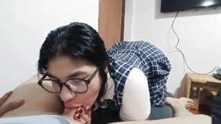 Bruder fickt Latina-Amateurin anal und füllt ihren Hintern mit Sperma