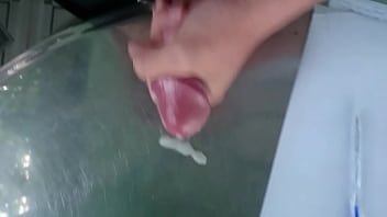 Sục cặc bắn tinh tr&ecirc_n b&agrave_n