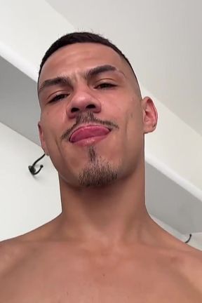 Twink Fucks Muscle Stud Condom Huge Muscle Ass!