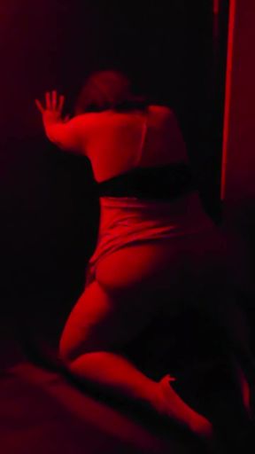 Ms milf rides a sybian