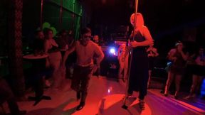 dnox brazil chupando a buceta da nicole brazil em um show com o bombeiro da eliana