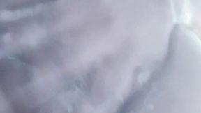 Colombiana ba�andos y frot�ndose jab�n sexy por sus tetas ????????????