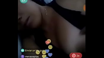 Flash por webcam y me muestra sus tetas