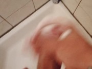 Branlette dans la douche