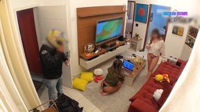 com a thay ksada recebi pela primeira vez um entregador somente de lingerie
