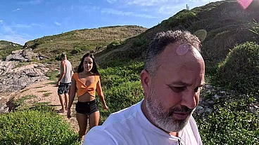 Meti a rola no pelo na novinha na beira da praia de Búzios - Candy Debby