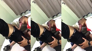 Colocando meu amigo pra mamar meu pirocao grande e grosso depois da escola