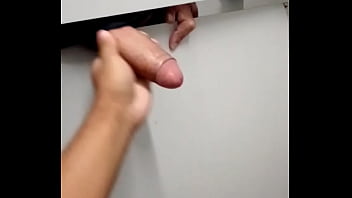 TOQUEI UMA PRO COROA DOTADO NO BANHEIRO DA ESTA&Ccedil_&Atilde_O DE TREM (ANO: 2021)