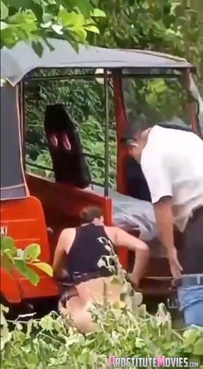 Mexican girl gets Creampie in golf cart