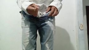 pantalones orinados con panal de tela y orgasmo delicioso