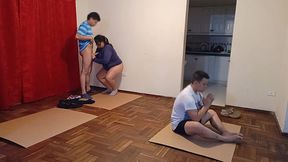 voy hacer yoga con mi mejor amigo y su esposa luego la puta de su mujer hace lo que sea para yo follarmela como toda una puta mi amigo no se dio cuenta de nada mienta me la follo como una perra cornud