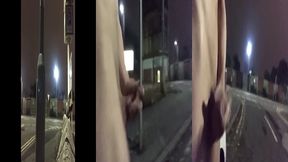 se exibindo pelado na rua, masturbando e se mostrando para os carros que passam com risco de flagra.