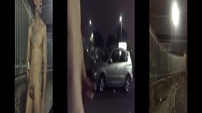 se exibindo pelado na rua, masturbando e se mostrando para os carros que passam com risco de flagra.