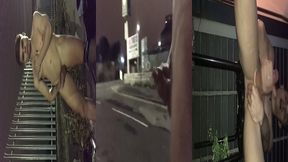 se exibindo pelado na rua, masturbando e se mostrando para os carros que passam com risco de flagra.