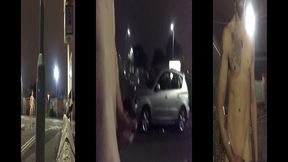 se exibindo pelado na rua, masturbando e se mostrando para os carros que passam com risco de flagra.