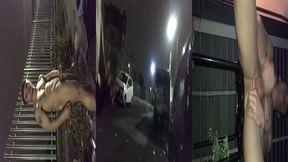 se exibindo pelado na rua, masturbando e se mostrando para os carros que passam com risco de flagra.