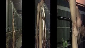 se exibindo pelado na rua, masturbando e se mostrando para os carros que passam com risco de flagra.