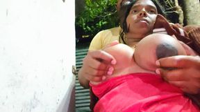 Mere bade bhai ke bibi ne muze muth marte huaa dekh liya, me bahot Josh me tha mene bhabhi ji ke samne muth mar- daver bhabhi boobs suking .