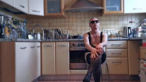 what is happening behind the stage at sissy slut kitchen at the morning