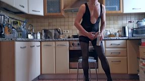 what is happening behind the stage at sissy slut kitchen at the morning