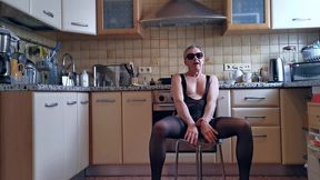 what is happening behind the stage at sissy slut kitchen at the morning