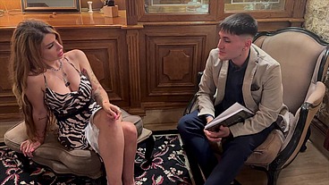 She went to the psychologist to talk and ends up fucking with him.