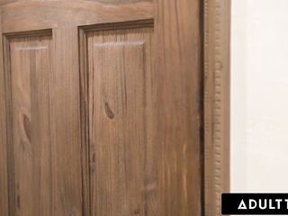 ADULT TIME - Lascivious Cheerleader Kimmy Kimm CAUGHT MASTURBATING By Footballer & SCREWS IN THE SHOWER!