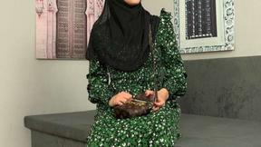 ”An angry hubby found a lot of money with his hijab housewife”