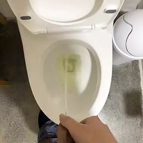 Pissing again with wet glans (no cumshot)