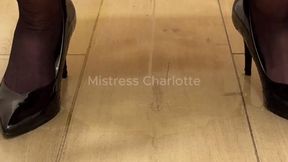 Pissing & Masturbation POV – Wet Control in Heels