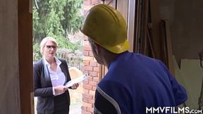 Smutty Blonde Beauty Gets Jizzed In The Mouth By A Worker