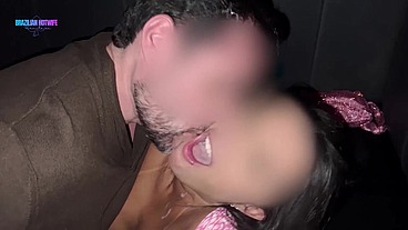 O TERCEIRO MACHO GOZOU MUITO E O CORNO DEIXOU TUDO BEM LIMPO COMO SEMPRE...