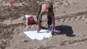 beach voyeur. teen couple fucking right in front of passers-by