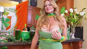 Kelly Madison In Beer Pub Slut - Starring