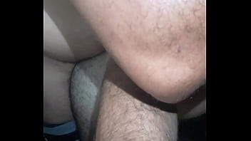 h&eacute_tero dotado empurrou com for&ccedil_a seu imenso pau no pequeno buraco do passivo e ele gemeu.