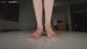 LATINA GILF! GRANDMA FEET squash puny boy! Old Giantess feet squash! - MP4