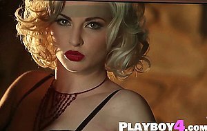 MILF showed her body in hot lingerie before striptease