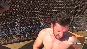 hetero bogsose baise un gay dans un jacuzzy