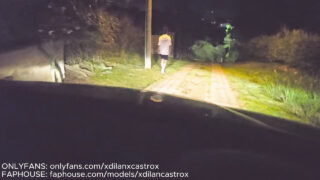 Kolombiyalı yakışıklılar halka açık alanda korunmasız cinsel ilişkiye giriyor (POV): yoğun yalama ve açık havada vahşi anal seks.