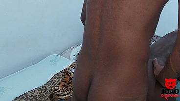 Gozando dentro da buceta preta da carioca