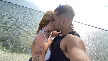 Vazou na net! Loira famosinha perde o telefone e vídeos íntimos caem na net ( Completo )