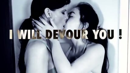 Rough Lesbian Spit Kissing (Syren De Mer, Chloe Surreal)