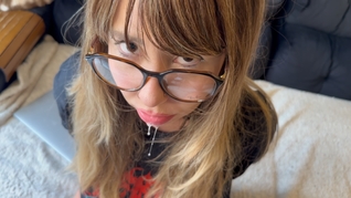 Ball-draining blowjob from gorgeous geek with pierced nipples