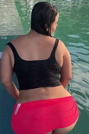 Fucking a Colombian Woman Who Uncaged Me in the Pool