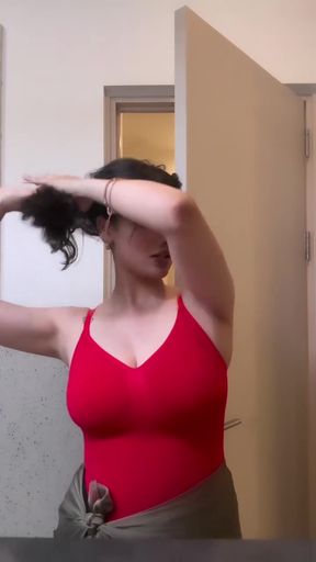 Big-titted Indian shows off her armpits