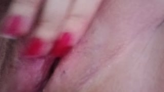 سورية ممحونة تنزل لبنها وتصور لزوجها الممحون