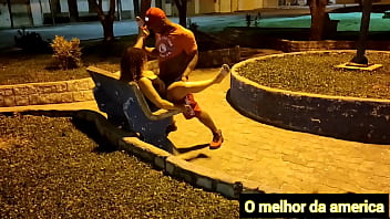 tranzando no meio da pra&ccedil_a pulblica