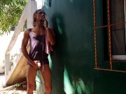 Raba Erre: al pie de tu ventana, eyacula entre las hojas secas y sonríe...