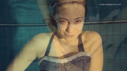 Duna Bultihalo underwater naked babe