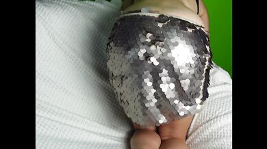 AMATEUR MILF WIFE FISTED FISTING ON COUCH REAL GIRL PUSSY SQUIRTING